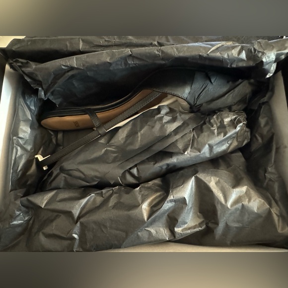 ❤️BOSS Slingback Pumps with Doube B Monogram❤️ - Picture 4 of 6